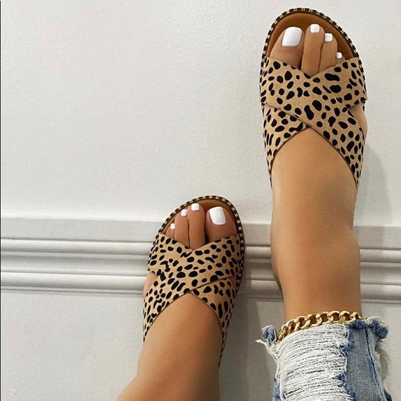 Cheetah Cross Sandals - Picture 4 of 4